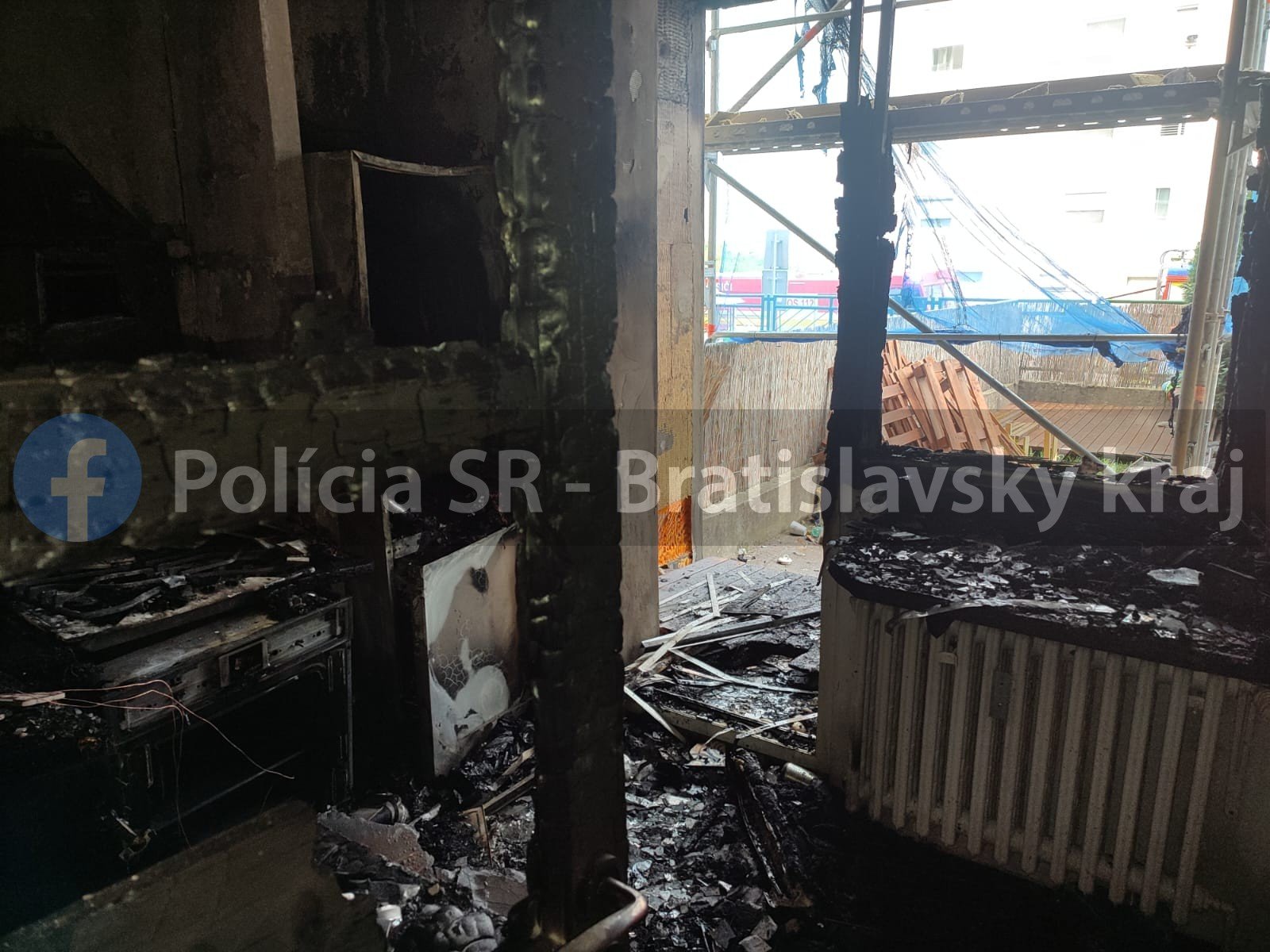 Kigyulladt egy lakás, az ablakon keresztül menekült meg a lángok elől