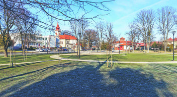A hamarosan elkészülő park a falu központjában.