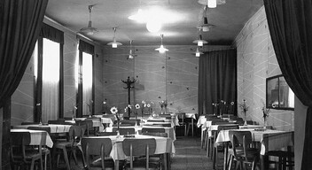 A dombóvári Vörös Csillag étterem enteriőrje az 1960-as években. Fotó: Fortepan / Erky-Nagy Tibor