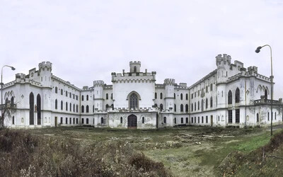 Évek óta csak madarak lakták a bencésektől elperelt oroszvári kastélyt