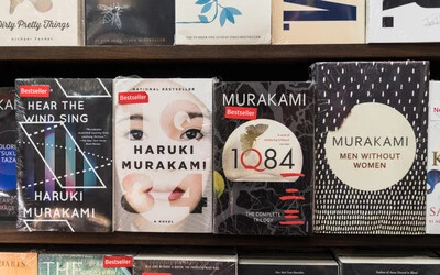 74 éves Murakami Haruki közkedvelt japán író