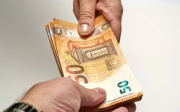 Az új pénznem – Ma ünnepeljük az euró napját