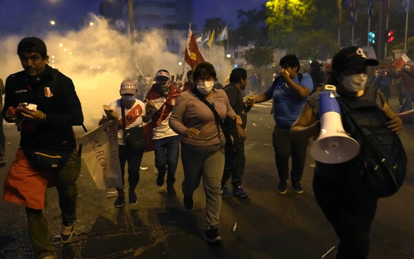 Elítélték a perui elnököt, zavargások törtek ki az országban