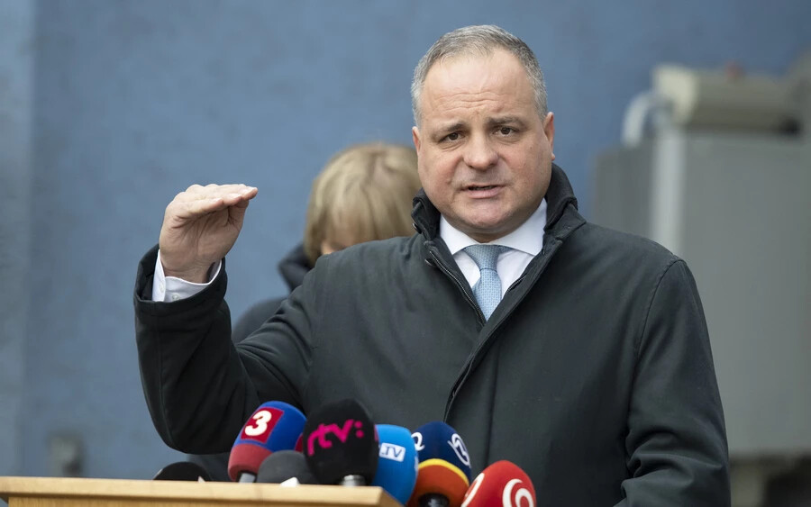 Juraj Droba, Pozsony megye elnöke a tömegközlekedés körül kialakult helyzet ellenére is 48,7%-os arányt ért el (az adatgyűjtés november 16. és 23. között zajlott). 