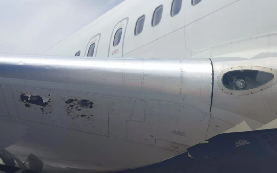 A Daily Mail értesülései szerint a gépet ért szörnyű károk közvetlenül a milánói Malpensa repülőtérről való felszállás után keletkeztek. 