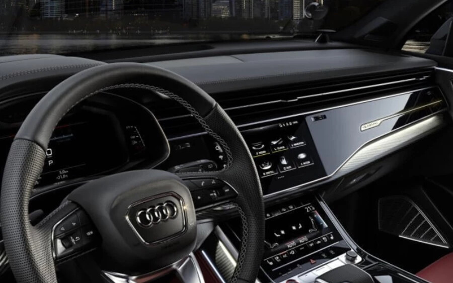 Az Audi, a mérnöki munkájáért tisztelt márka 100 járművére nézve 275 problémával találkozik. Az elmúlt években megkérdőjeleződött az Audi azon hírneve, hogy olyan járműveket gyárt, amelyek kiállják az idő és a használat próbáját. A megbízhatóság csökkenése, különösen az újabb modellek esetében, eltérést jelent a múltban tapasztaltaktól, amikor az Audi járműveket megbízhatóságukért dicsérték. 