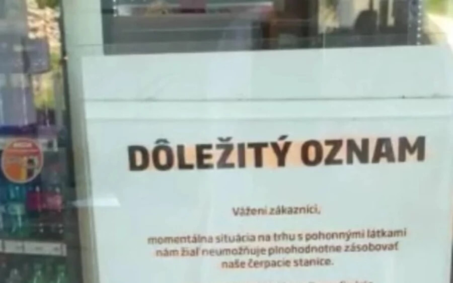 Egy szlovákiai benzinkút már üzemanyaghiányra figyelmeztette a vásárlóit 