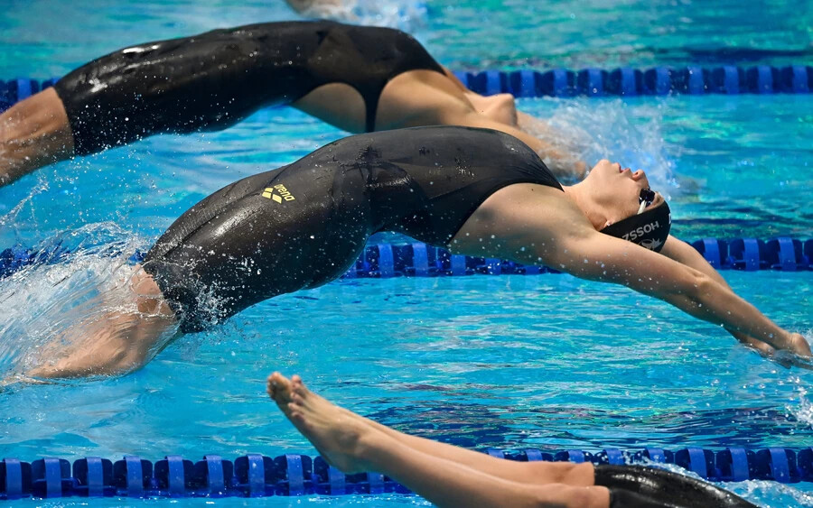 Hosszú Katinka, az Iron csapat versenyzője (k) a női 200 méteres hátúszás versenyen a Nemzetközi Úszóliga (ISL) második mérkőzésén