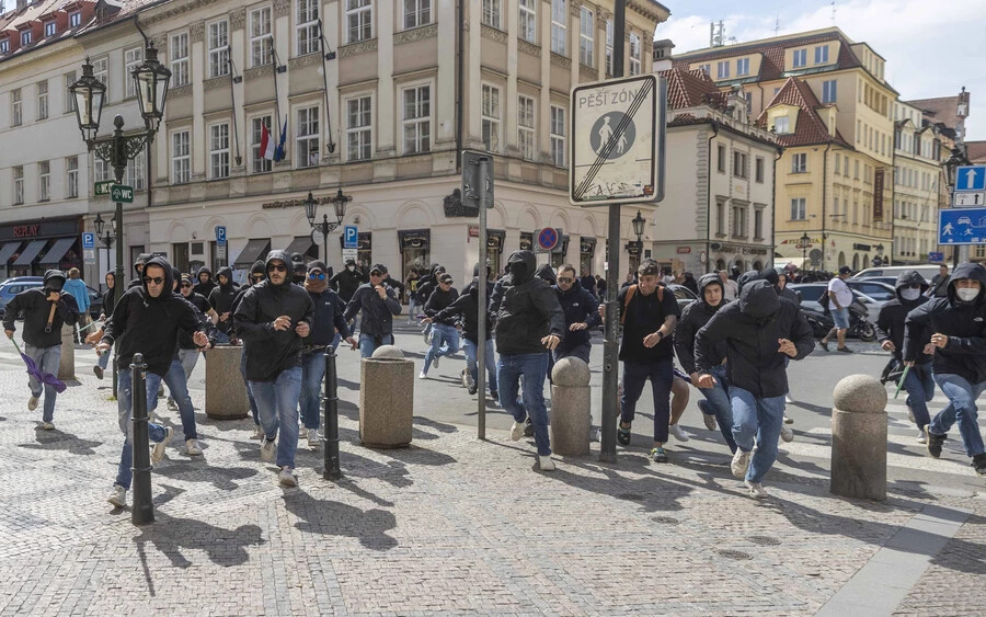 Prágából jelentjük: szurkolói rendbontások és letartóztatások az EKL-döntő előtt (FOTÓK)