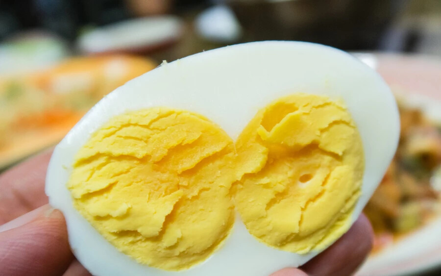 Egyes elméletek szerint akkor lesz zöldes a tojássárgája, ha génkezelt tojást vásároltunk...De tényleg igaz ez az állítás? Most kiderül! →