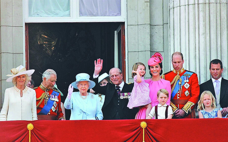 Családja körében II. Erzsébet, Nagy-Britannia leghosszabb ideje hivatalban lévő uralkodója