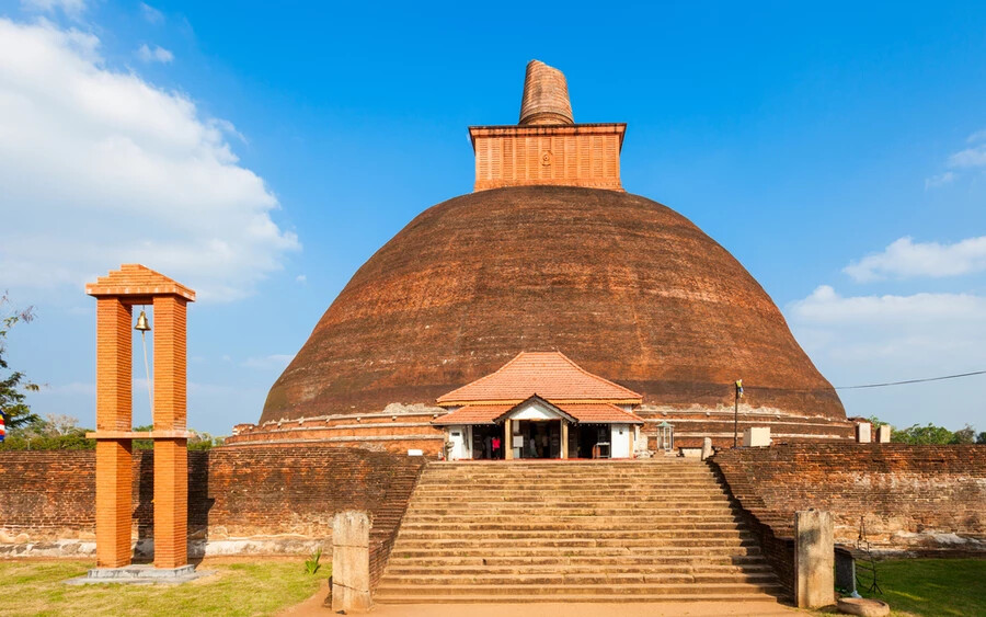 Jetavanaramaya (Srí Lanka): Ez a templom Anuradhapura városában található, és még a 3. században építtette Mahasena király. 95 méteres átmérőjével és 122 méteres magasságával akkoriban ez volt a világ harmadik legmagasabb épülete.