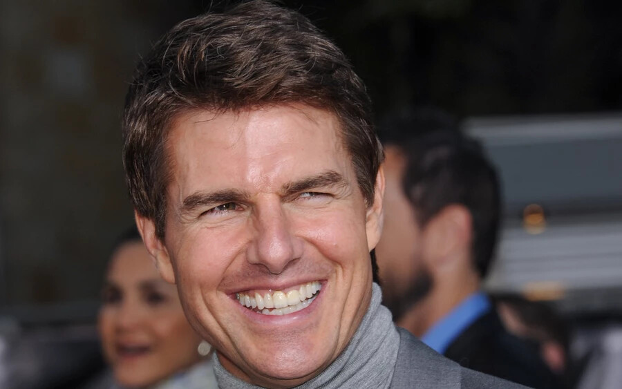 Tom Cruise: Ha valaha gondolkodtál volna, mi a titka Tom Cruise örökké fiatalos külsejének, meglephet a válasz: madárürülék. A vele való kozmetikai kezelést, az uguisut még Victoria Beckham népszerűsítette Hollywoodban, Cruise pedig előszeretettel műveli a mai napig.